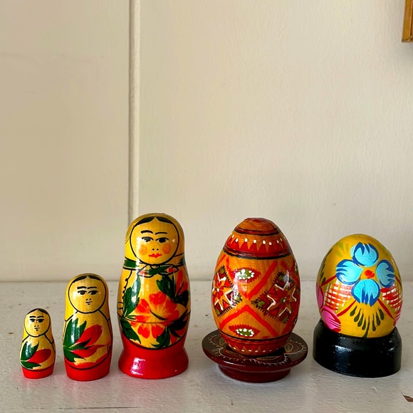 VTG matryoshka dolls & wooden eggs purchased in Russia in 1990. Stands included. - Picture 1 of 10
